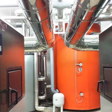 David Calefacción Saneamiento y Gas caldera naranja